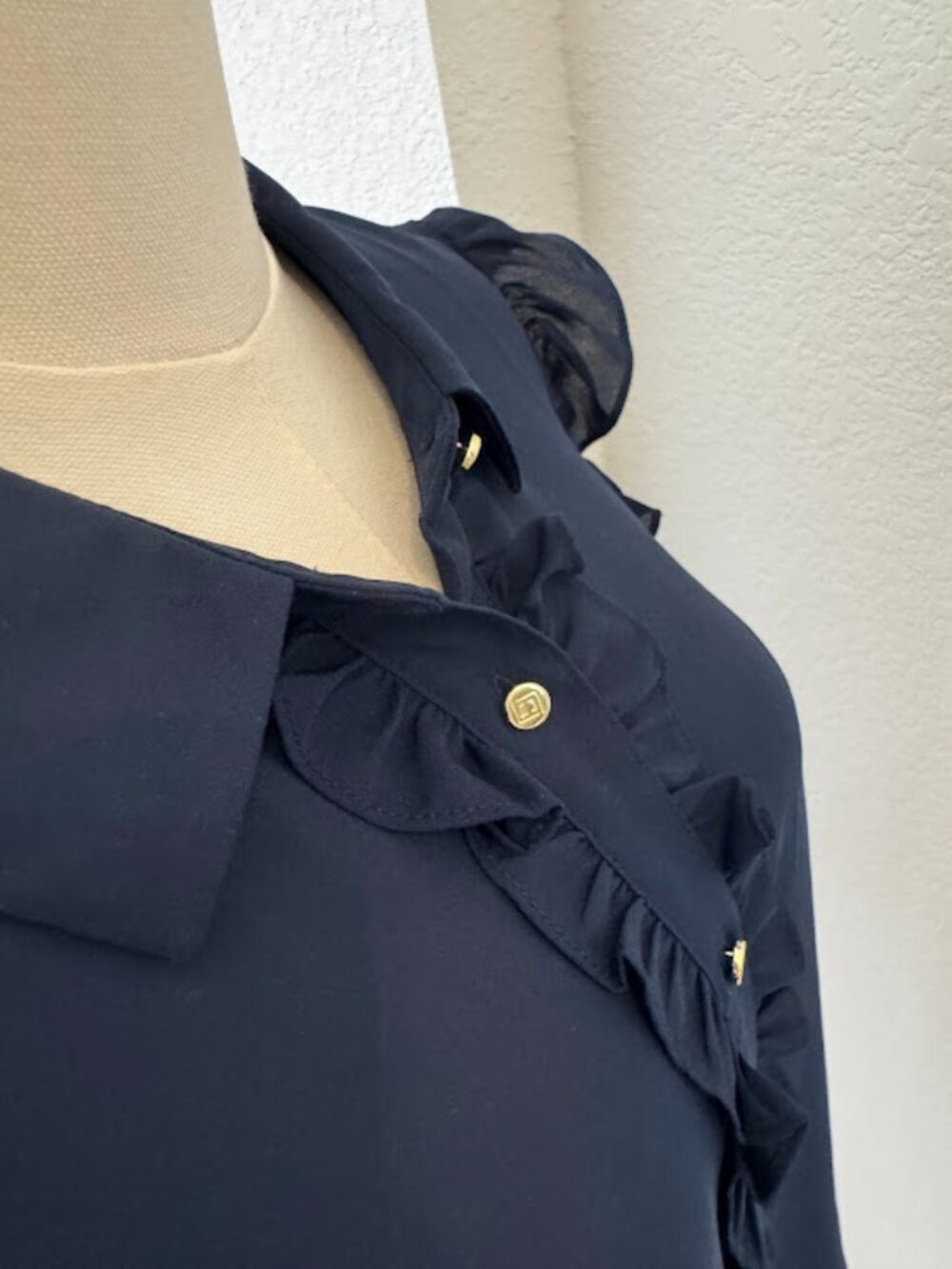 Liz Claiborne Ruffle Front Blue Sleeveless Blouse (Style: 72313-3) Large *NWOT - Picture 4 of 6